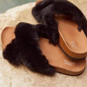 crossed faux fur slide
